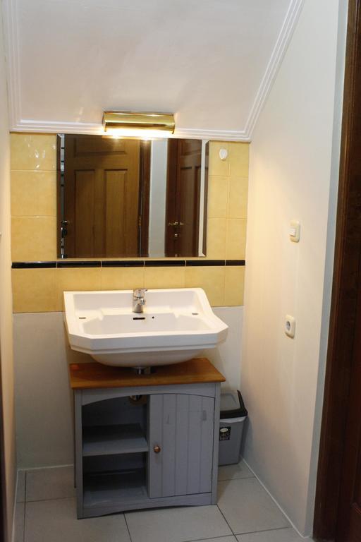 The Attic Bed & Breakfast Bandung Ngoại thất bức ảnh