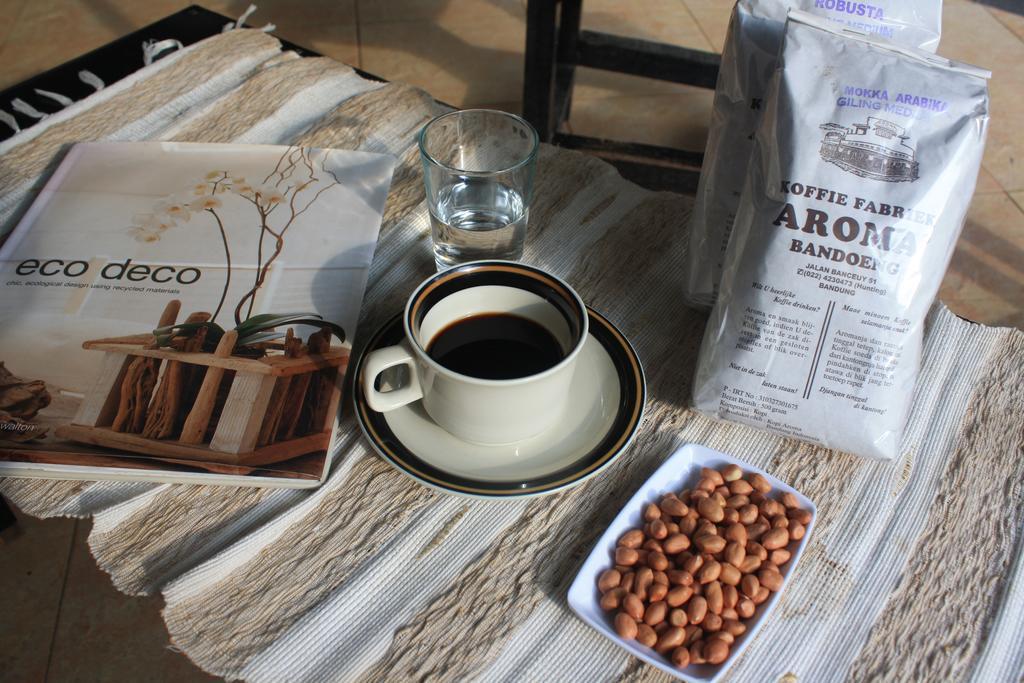 The Attic Bed & Breakfast Bandung Ngoại thất bức ảnh